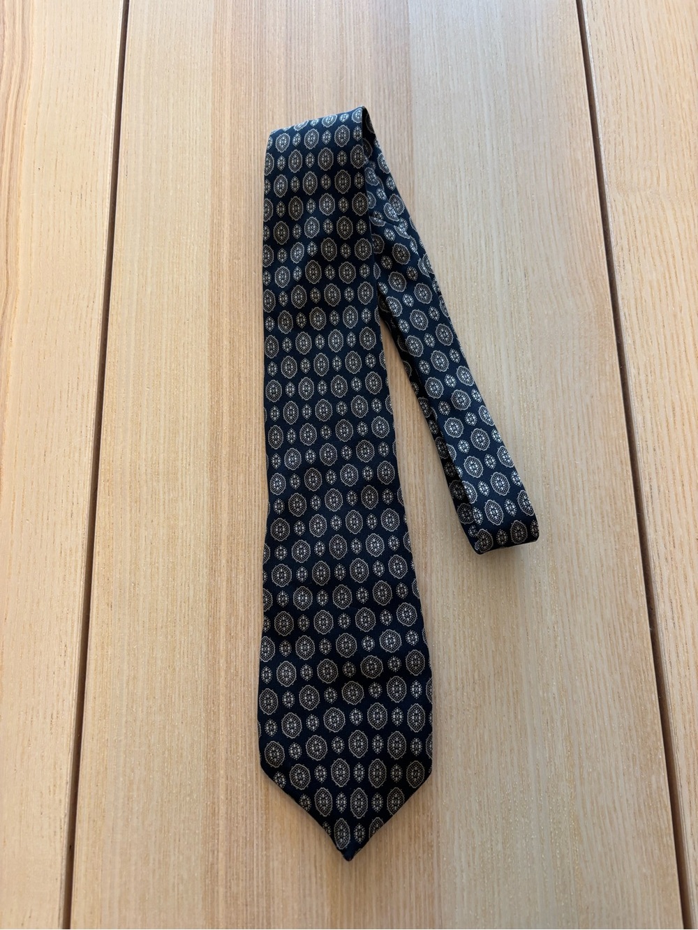 YVES SAINT-LAURENT, 100% pure Silk tie!